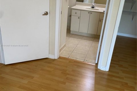 Condominio en alquiler en Doral, Florida, 2 dormitorios, 121.52 m2 № 1968843 - foto 9
