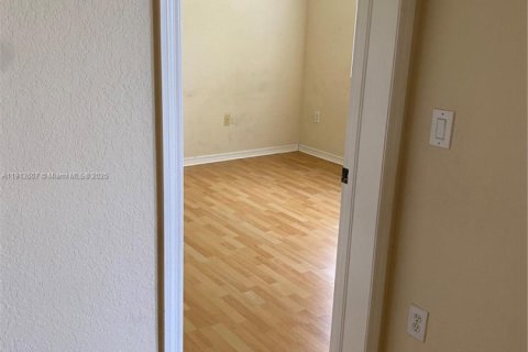 Condominio en alquiler en Doral, Florida, 2 dormitorios, 121.52 m2 № 1968843 - foto 16