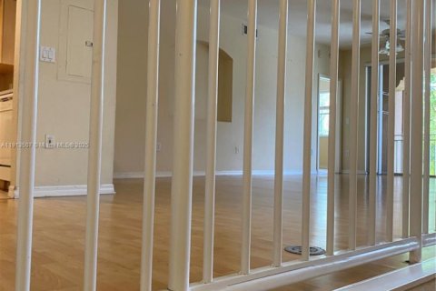 Condominio en alquiler en Doral, Florida, 2 dormitorios, 121.52 m2 № 1968843 - foto 25