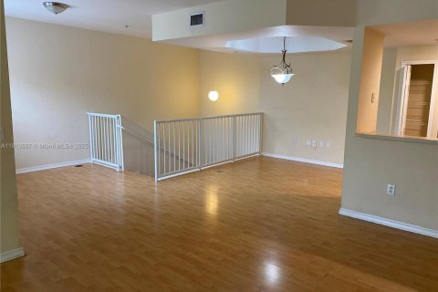 Condominio en alquiler en Doral, Florida, 2 dormitorios, 121.52 m2 № 1968843 - foto 5