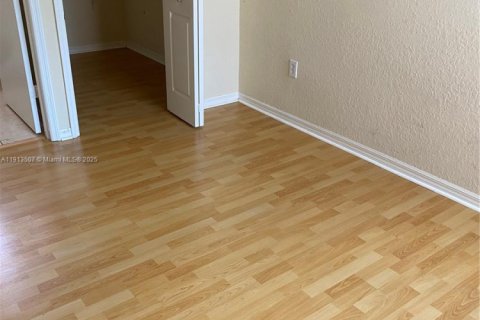 Condominio en alquiler en Doral, Florida, 2 dormitorios, 121.52 m2 № 1968843 - foto 10