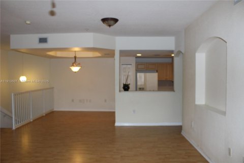 Condominio en alquiler en Doral, Florida, 2 dormitorios, 121.52 m2 № 1968843 - foto 4