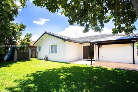 House in Miami, Florida 3 bedrooms, 153.66 sq.m. № 1998359 - photo 2