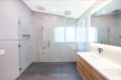 House in Miami, Florida 3 bedrooms, 153.66 sq.m. № 1998359 - photo 8