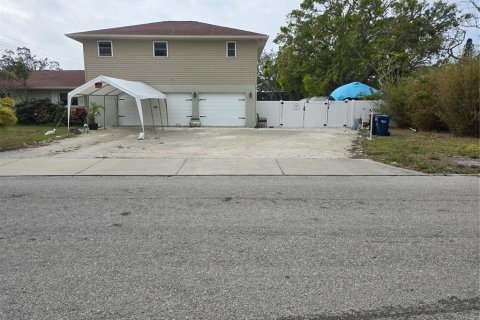 House in Bradenton, Florida 4 bedrooms, 291.06 sq.m. № 2287094