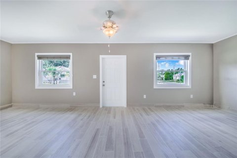 House in Haines City, Florida 4 bedrooms, 226.59 sq.m. № 1797256 - photo 9