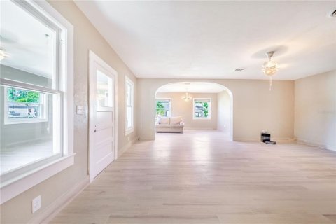 House in Haines City, Florida 4 bedrooms, 226.59 sq.m. № 1797256 - photo 8