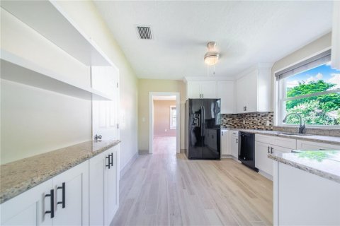 House in Haines City, Florida 4 bedrooms, 226.59 sq.m. № 1797256 - photo 20