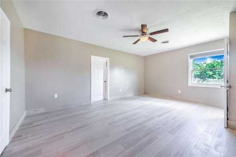 House in Haines City, Florida 4 bedrooms, 226.59 sq.m. № 1797256 - photo 18