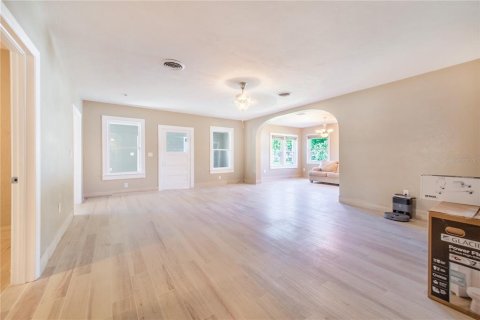 House in Haines City, Florida 4 bedrooms, 226.59 sq.m. № 1797256 - photo 13