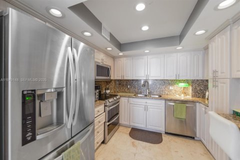 Condo in Hallandale Beach, Florida, 2 bedrooms  № 2004898 - photo 10