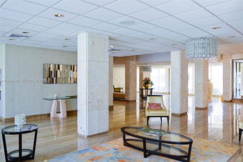 Condo in Hallandale Beach, Florida, 2 bedrooms  № 2004898 - photo 28