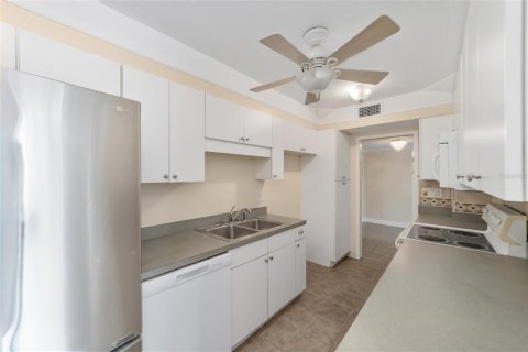 Condo in Gainesville, Florida, 4 bedrooms  № 1362879 - photo 17