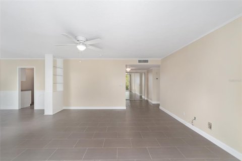 Condo in Gainesville, Florida, 4 bedrooms  № 1362879 - photo 12