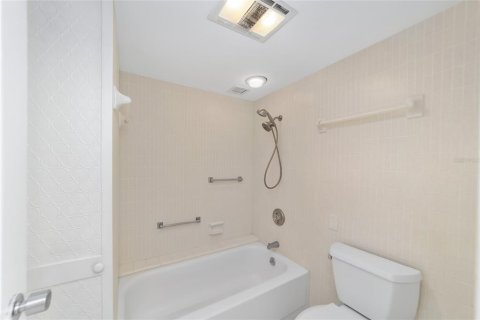 Condo in Gainesville, Florida, 4 bedrooms  № 1362879 - photo 3