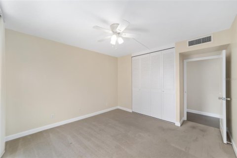 Condo in Gainesville, Florida, 4 bedrooms  № 1362879 - photo 25