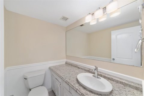 Condo in Gainesville, Florida, 4 bedrooms  № 1362879 - photo 24