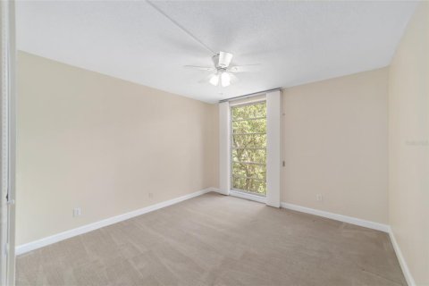 Condo in Gainesville, Florida, 4 bedrooms  № 1362879 - photo 30
