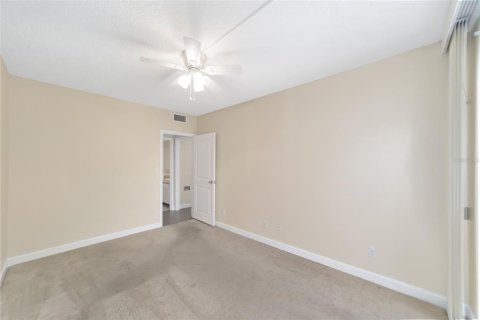 Condo in Gainesville, Florida, 4 bedrooms  № 1362879 - photo 22