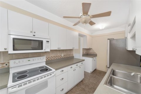 Condo in Gainesville, Florida, 4 bedrooms  № 1362879 - photo 19