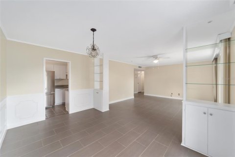Condo in Gainesville, Florida, 4 bedrooms  № 1362879 - photo 11