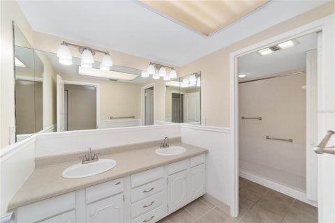 Condo in Gainesville, Florida, 4 bedrooms  № 1362879 - photo 28