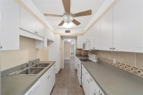Condo in Gainesville, Florida, 4 bedrooms  № 1362879 - photo 18