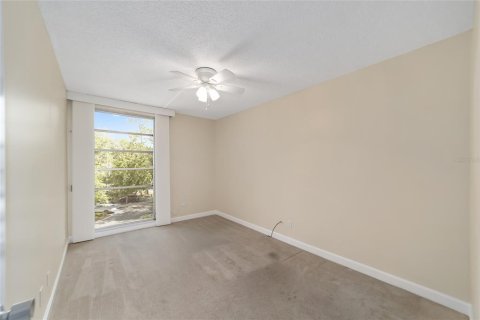 Condo in Gainesville, Florida, 4 bedrooms  № 1362879 - photo 23