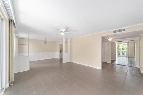 Condo in Gainesville, Florida, 4 bedrooms  № 1362879 - photo 9
