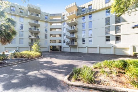 Condo in Gainesville, Florida, 4 bedrooms  № 1362879 - photo 1