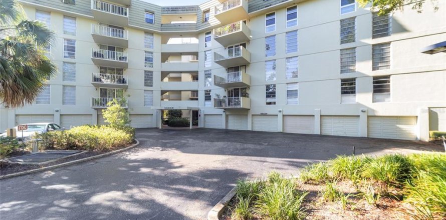 Condo in Gainesville, Florida, 4 bedrooms  № 1362879