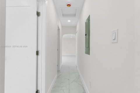 House in Fort Lauderdale, Florida 5 bedrooms, 169.55 sq.m. № 2069655 - photo 18