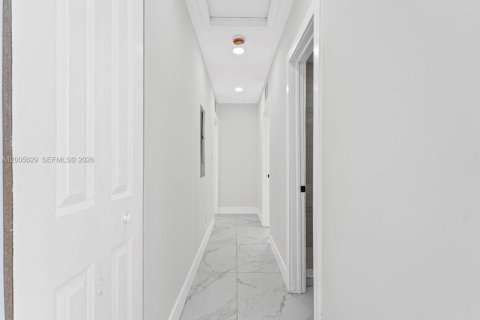 House in Fort Lauderdale, Florida 5 bedrooms, 169.55 sq.m. № 2069655 - photo 9