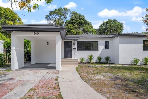House in Fort Lauderdale, Florida 5 bedrooms, 169.55 sq.m. № 2069655