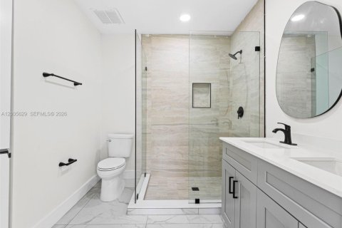 House in Fort Lauderdale, Florida 5 bedrooms, 169.55 sq.m. № 2069655 - photo 16