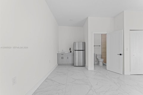 House in Fort Lauderdale, Florida 5 bedrooms, 169.55 sq.m. № 2069655 - photo 28