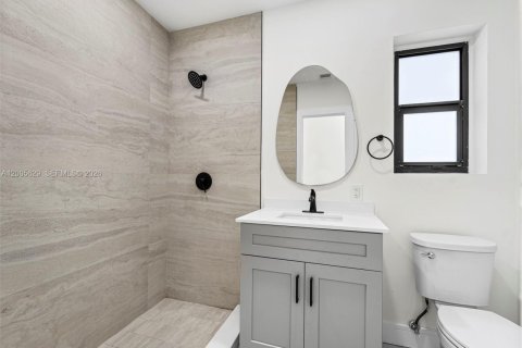 House in Fort Lauderdale, Florida 5 bedrooms, 169.55 sq.m. № 2069655 - photo 11