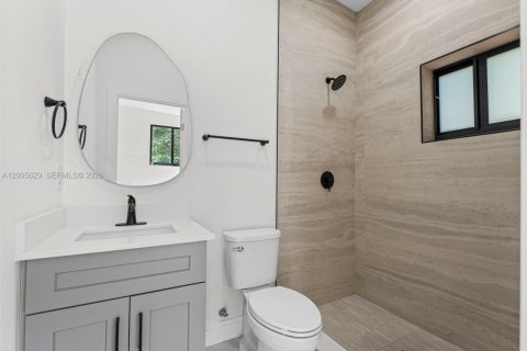 House in Fort Lauderdale, Florida 5 bedrooms, 169.55 sq.m. № 2069655 - photo 30
