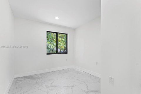 House in Fort Lauderdale, Florida 5 bedrooms, 169.55 sq.m. № 2069655 - photo 21