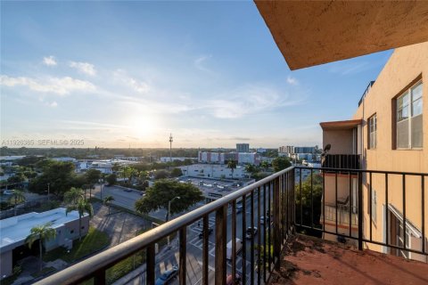 Купить кондоминиум в Норт-Майами, Флорида 1 спальня, 69.68м2, № 2055070 - фото 12