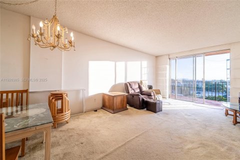 Купить кондоминиум в Норт-Майами, Флорида 1 спальня, 69.68м2, № 2055070 - фото 17