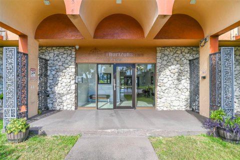 Купить кондоминиум в Норт-Майами, Флорида 1 спальня, 69.68м2, № 2055070 - фото 3