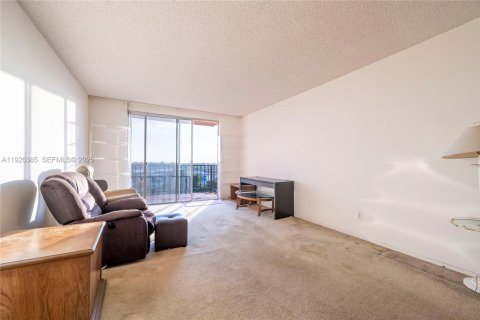 Купить кондоминиум в Норт-Майами, Флорида 1 спальня, 69.68м2, № 2055070 - фото 19