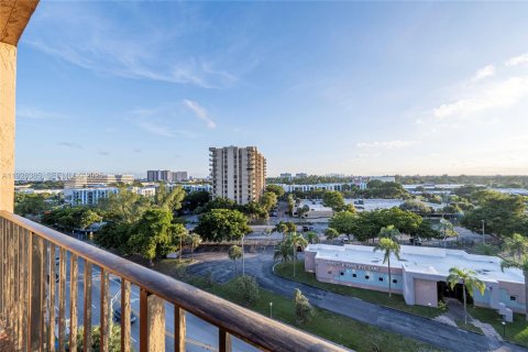 Купить кондоминиум в Норт-Майами, Флорида 1 спальня, 69.68м2, № 2055070 - фото 11