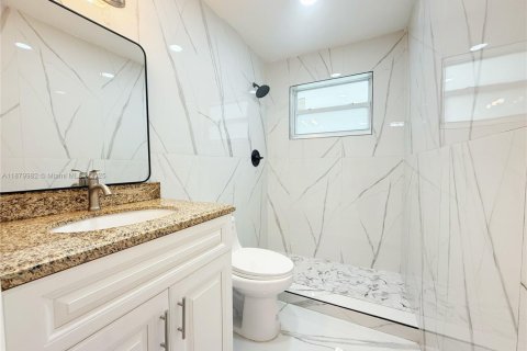 Immobilier commercial à vendre à Miami, Floride: 205.5 m2 № 1921827 - photo 9