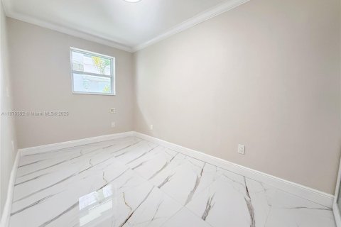 Immobilier commercial à vendre à Miami, Floride: 205.5 m2 № 1921827 - photo 7