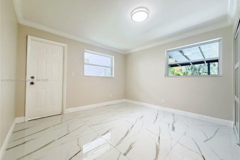 Immobilier commercial à vendre à Miami, Floride: 205.5 m2 № 1921827 - photo 10