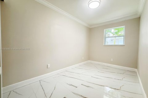 Immobilier commercial à vendre à Miami, Floride: 205.5 m2 № 1921827 - photo 8