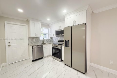 Immobilier commercial à vendre à Miami, Floride: 205.5 m2 № 1921827 - photo 6