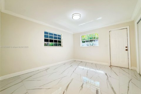 Immobilier commercial à vendre à Miami, Floride: 205.5 m2 № 1921827 - photo 18